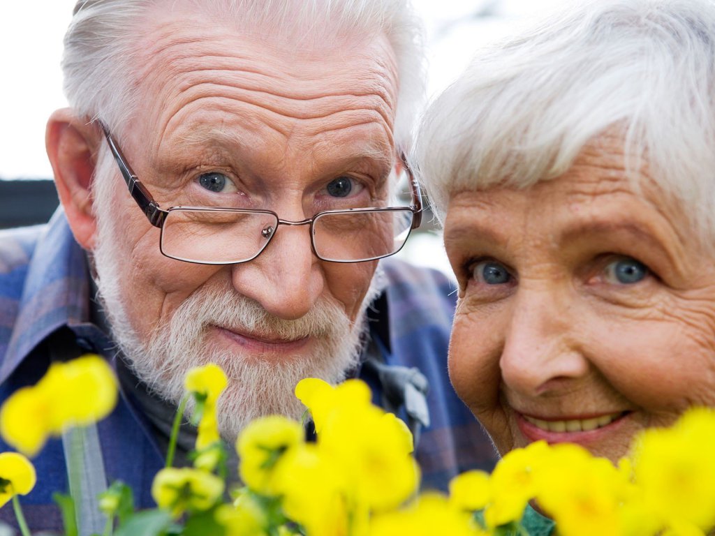 Забота по престарелых родителях logo elderly parents