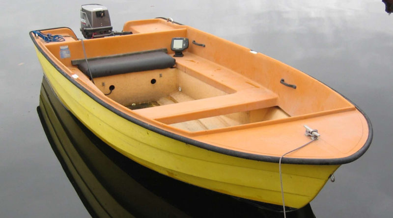 logo place a small boat