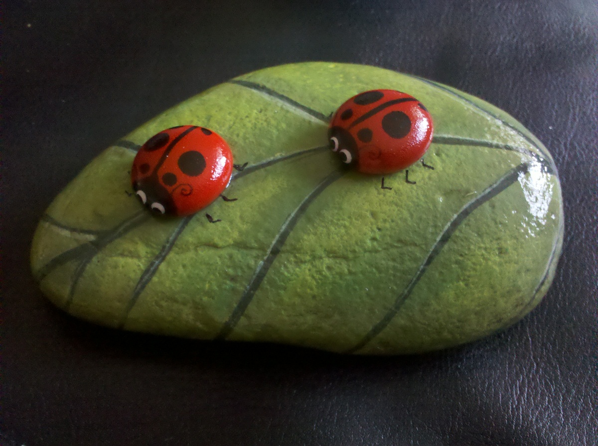 logo Painting on stones