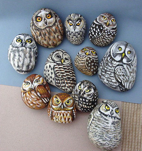 Такие замечательные совы можно нарисовать на обыкновенном дорожном камне. Painting on stones hobby