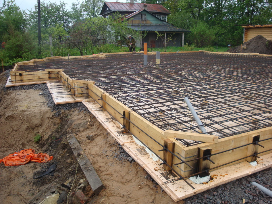 logo build a house