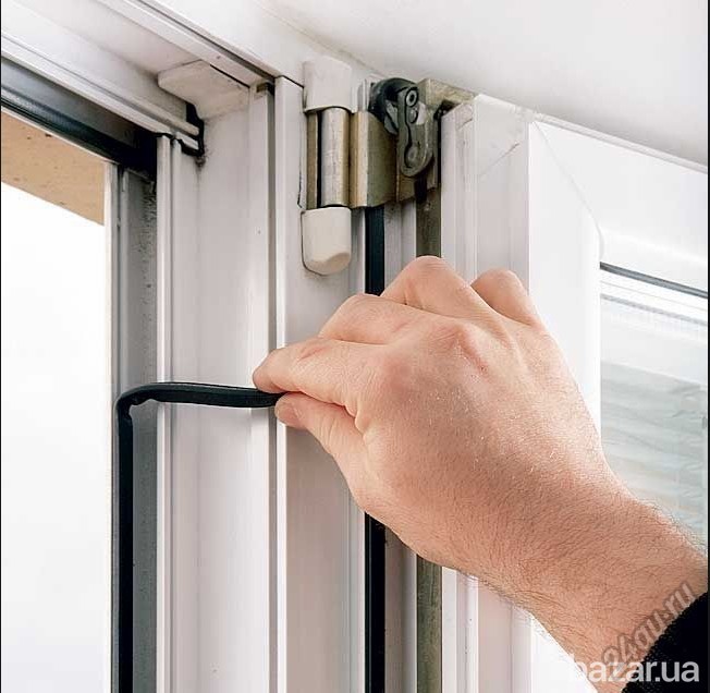 Как недорого заклеить окна на зиму. Sealing of plastic windows